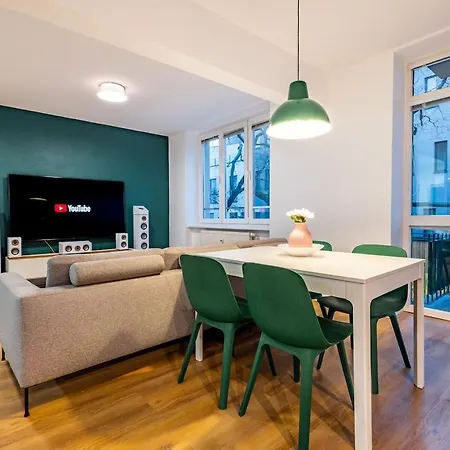 Adm Elegant Gem - Free Garage Parking, Pool Table 아파트 *