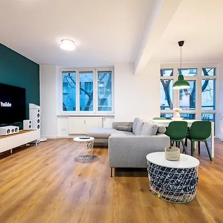 Adm Elegant Gem - Free Garage Parking, Pool Table *