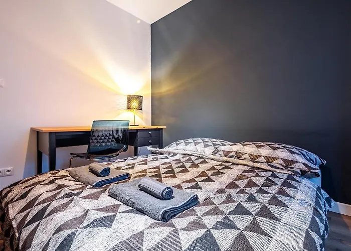 Апартаменты Adm Elegant Gem - Free Garage Parking, Pool Table *