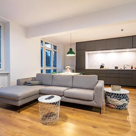 Adm Elegant Gem - Free Garage Parking, Pool Table Διαμέρισμα *