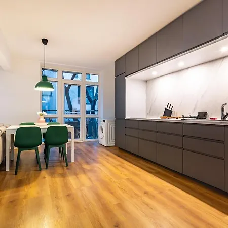 Διαμέρισμα Adm Elegant Gem - Free Garage Parking, Pool Table Μπρατισλάβα