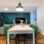 Adm Elegant Gem - Free Garage Parking, Pool Table Apartamento Bratislava
