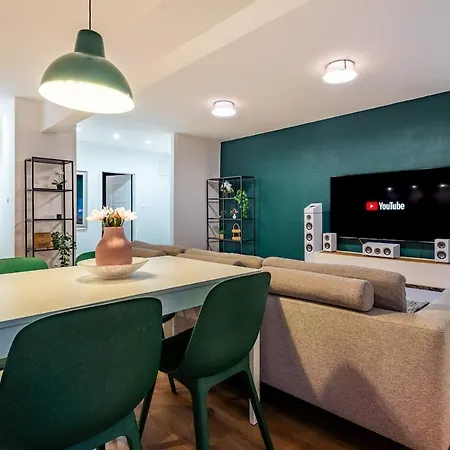 Apartamento Adm Elegant Gem - Free Garage Parking, Pool Table *